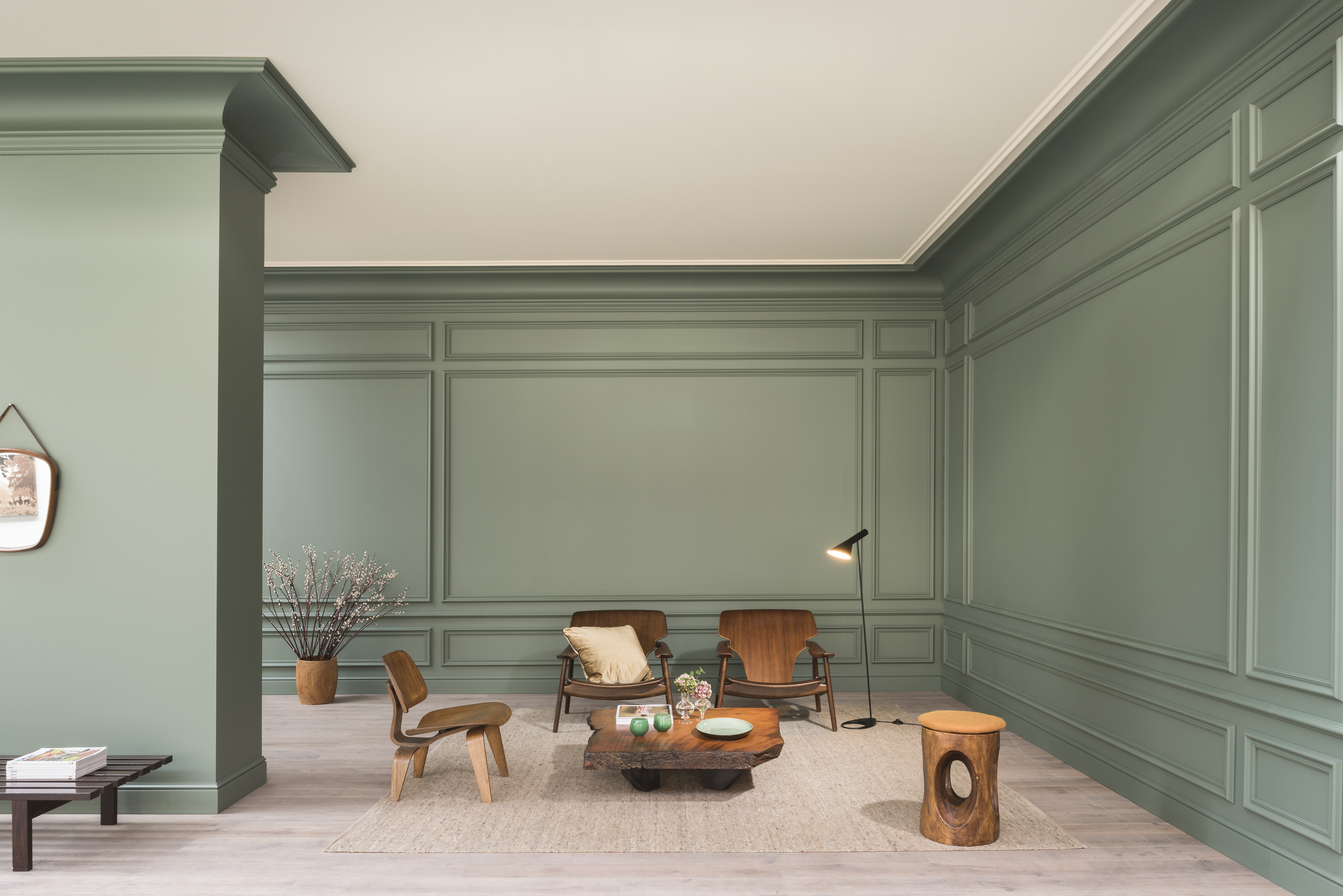 Молдинги та стельовий карниз Orac Decor у вітальні, пофарбовані матовою фарбою Colors з COLOR CLUB